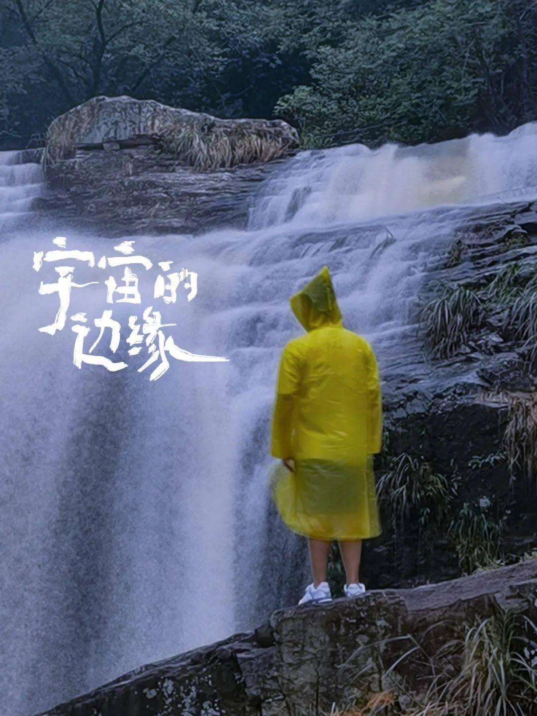 陈奕迅深圳独自坐地铁似路人,乘客低头玩手机无人理,遭嘲已过气